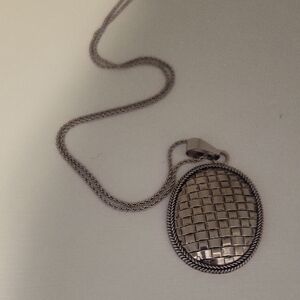 Chic Silver tone Woven Basket weave Pendant Necklace with sizer